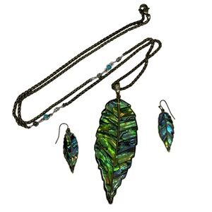 Beautiful leaf pendant necklace & earrings